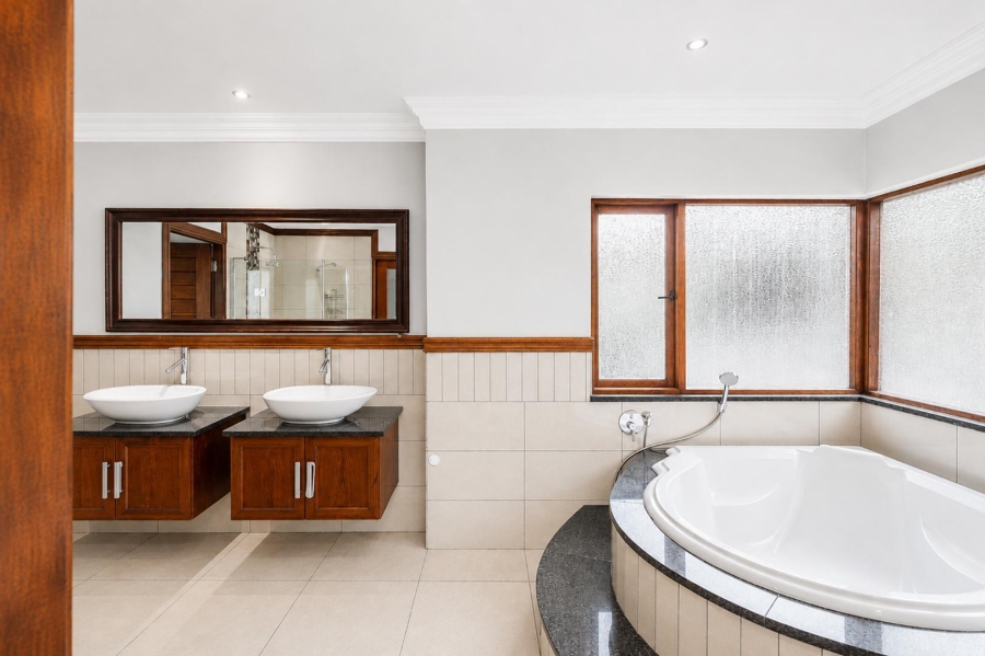 5 Bedroom Property for Sale in Xanadu Eco Park North West